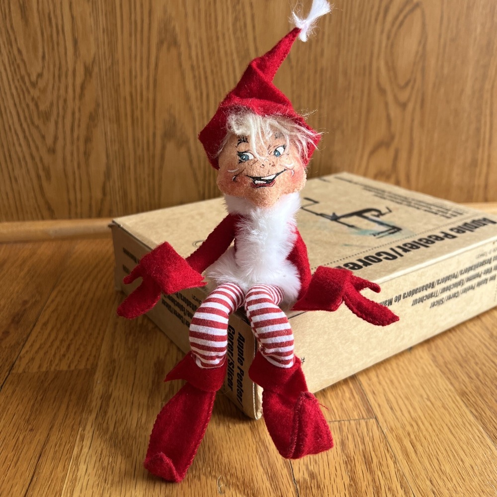 Annalee Shelf sitter Christmas Elf Bendable Red white‎ Gnome Santa Helper 2007